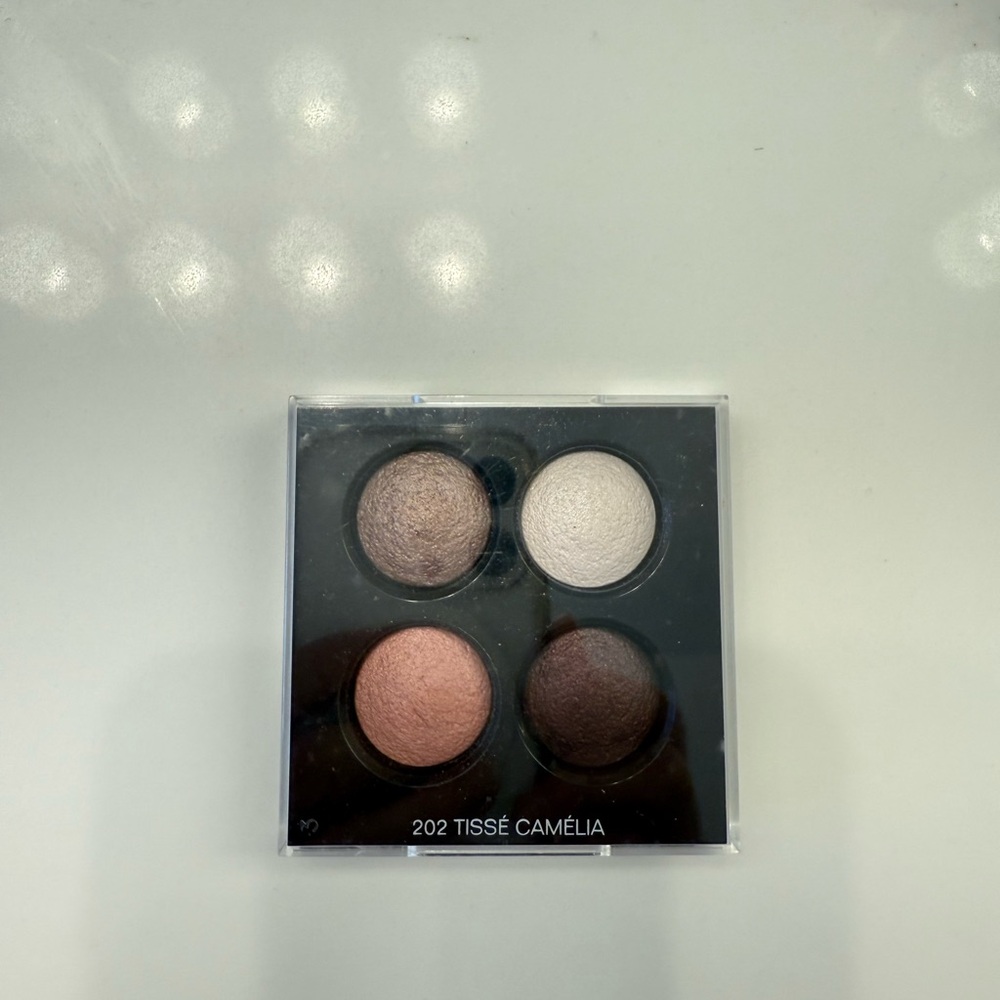 CHANEL Tissé Camélia Eyeshadow Palette - Brown, White, Pink